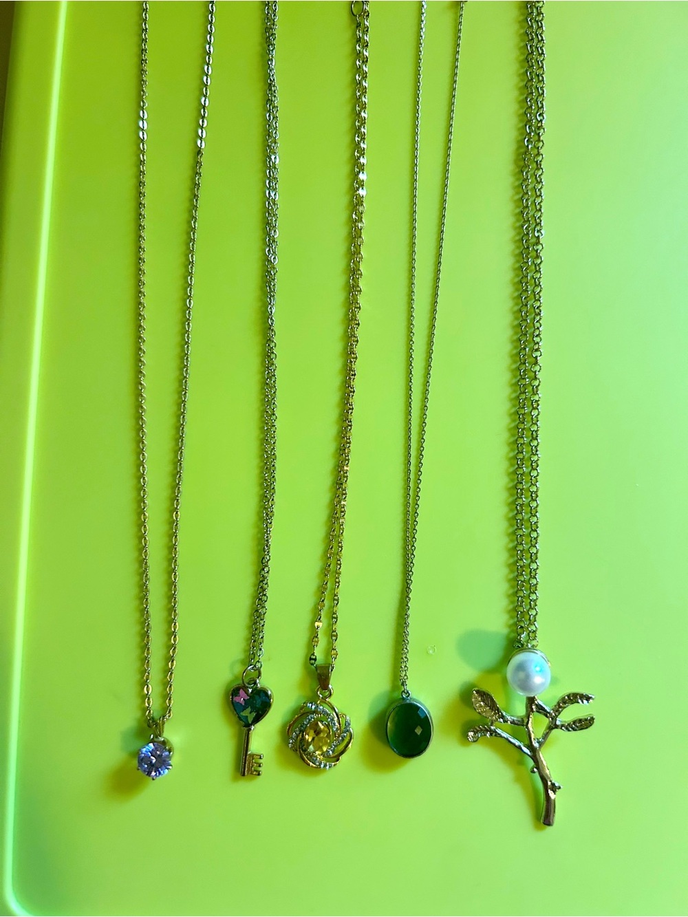 Gold Women’s Necklaces